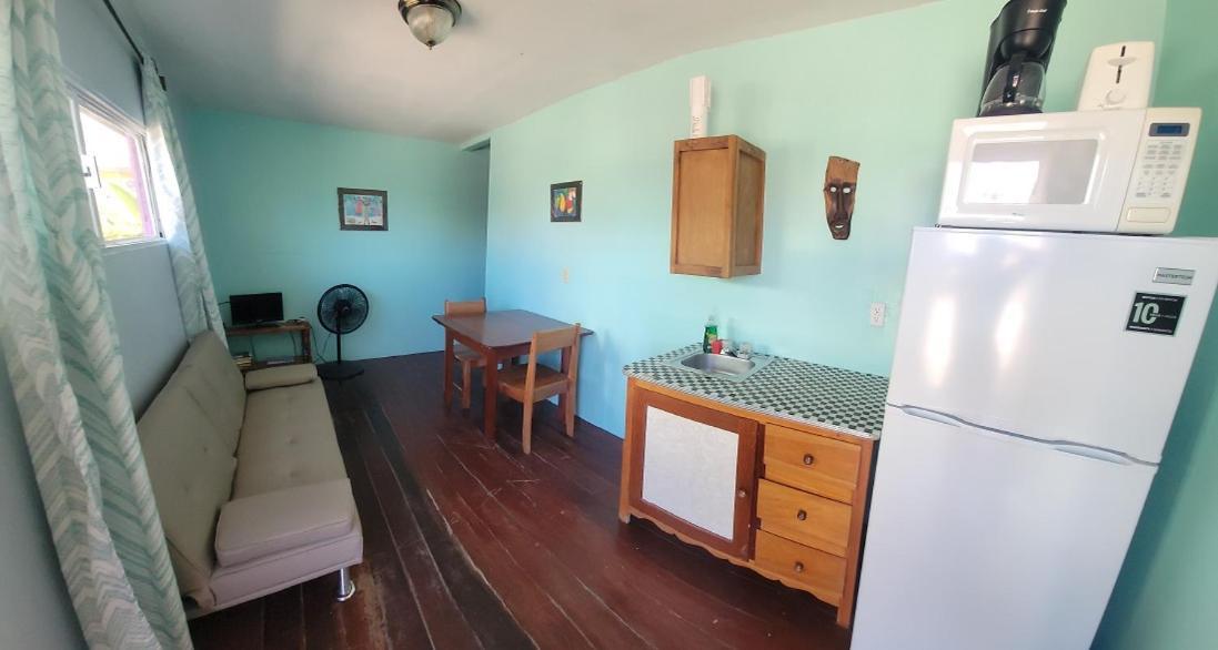 Axios Sun Apartments Caye Caulker Esterno foto