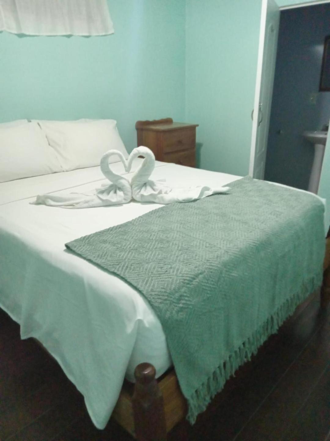 Axios Sun Apartments Caye Caulker Esterno foto